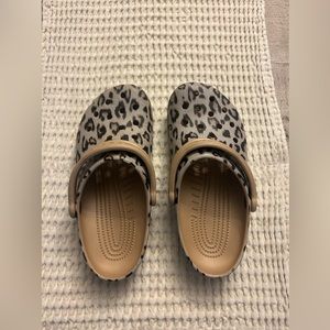 Leopard crocs
